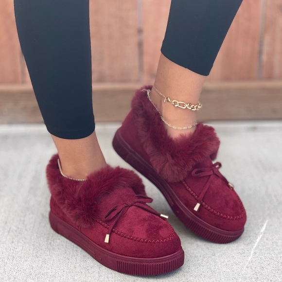 Burgundy Fuzzy Furry Slip-on Moccasin Slippers - Picture 1 of 12